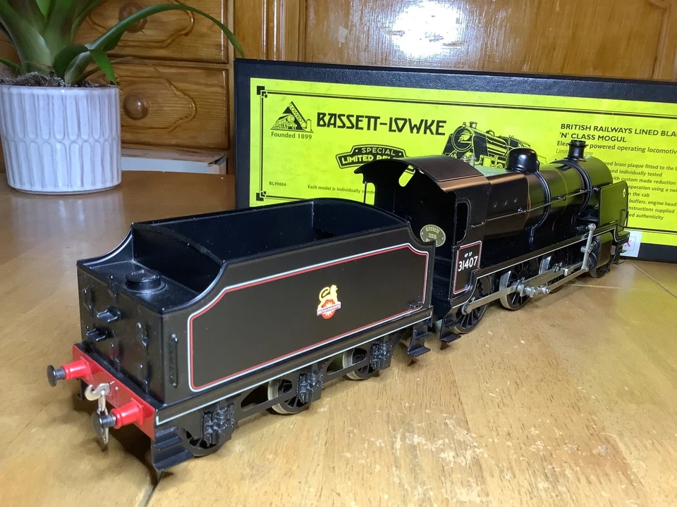 Bassett Lowke O Gauge 2 Rail DC BR Black 4-6-0 N Class Loco 31407 - Image 3 of 4