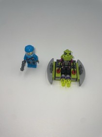 Lego 7049 Space Alien Conquest Alien Striker with Minifigures and Instructions