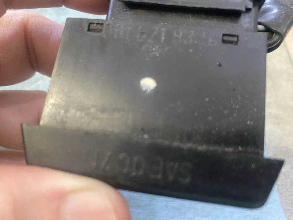 Переключатель реле опасности Mercedes W123 R107 380SL 450SLC 300D 280E 350SL 300CD 240D - Изображение 3 из 4