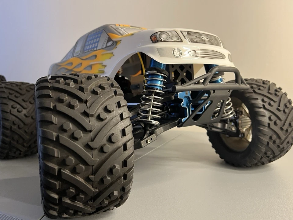 Losi LST2 Supertruck Nitro Monster Truck - Image 2 of 4