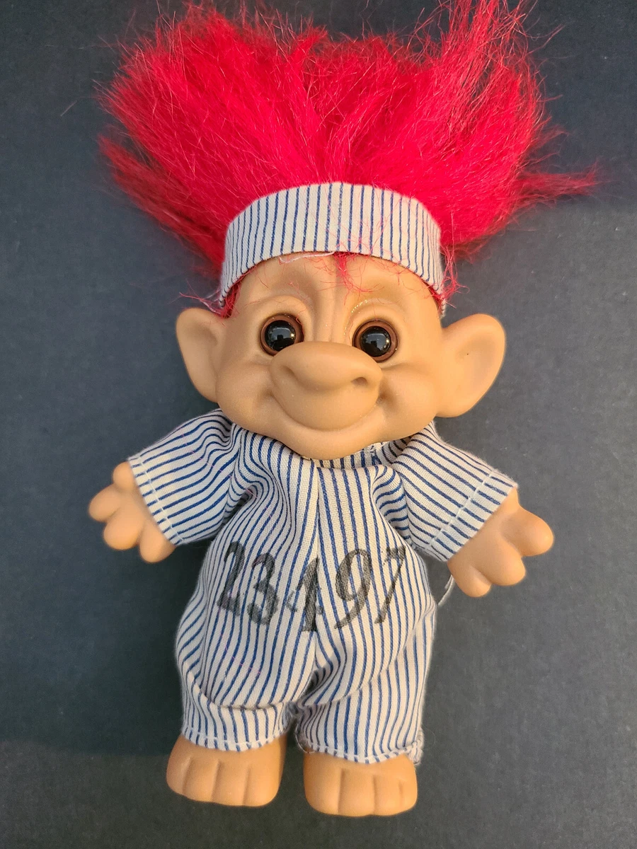 Poup e troll for t vintage avec cheveux roux et tenue de prison