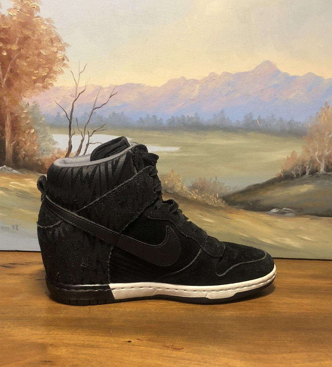 Size 7- Nike Dunk Sky Hi Womens Print Black Wedge suede Size 7- Nike Dunk Sky Hi Womens Print Black Wedge suede