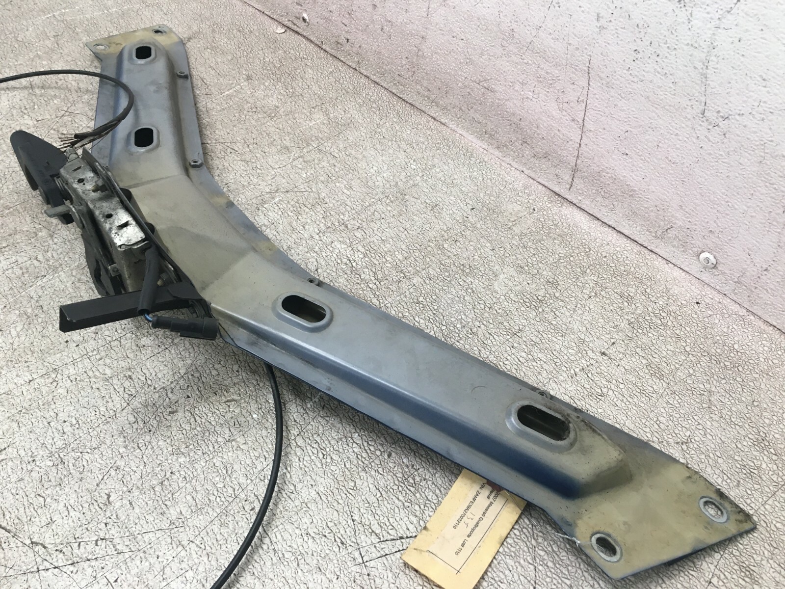 05-08 M139 Maserati Quattroporte FRONT UPPER CROSSMEMBER W/HOOD LATCH 1110 OEM