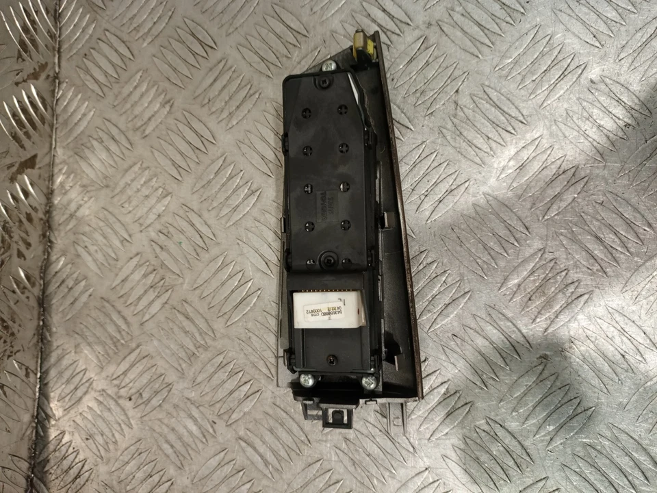 Toyota Corolla Verso 2007 interruptor de ventana delantero derecho 84820-0F010 #9 Foto 2 de 3