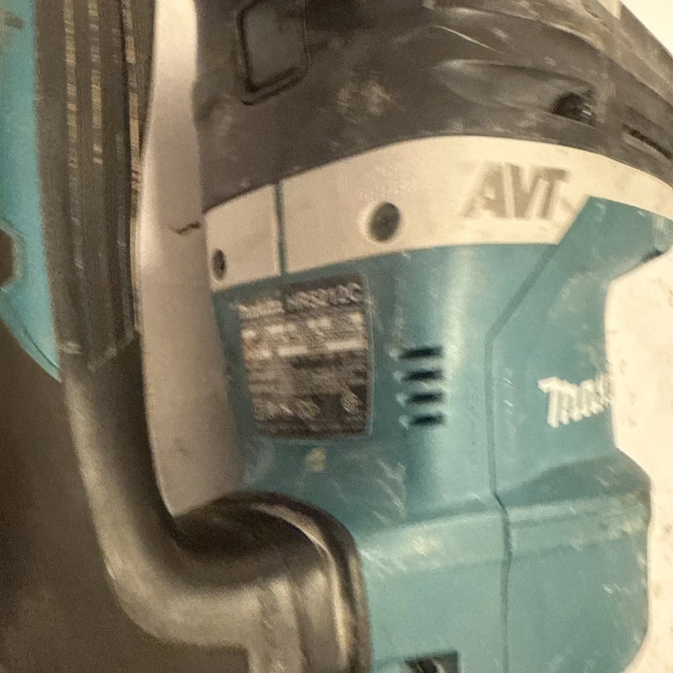 Makita Demolition Hammer Rotary Drill SDS Max with AVT 240V 1510W HR5212C - Image 3 of 4