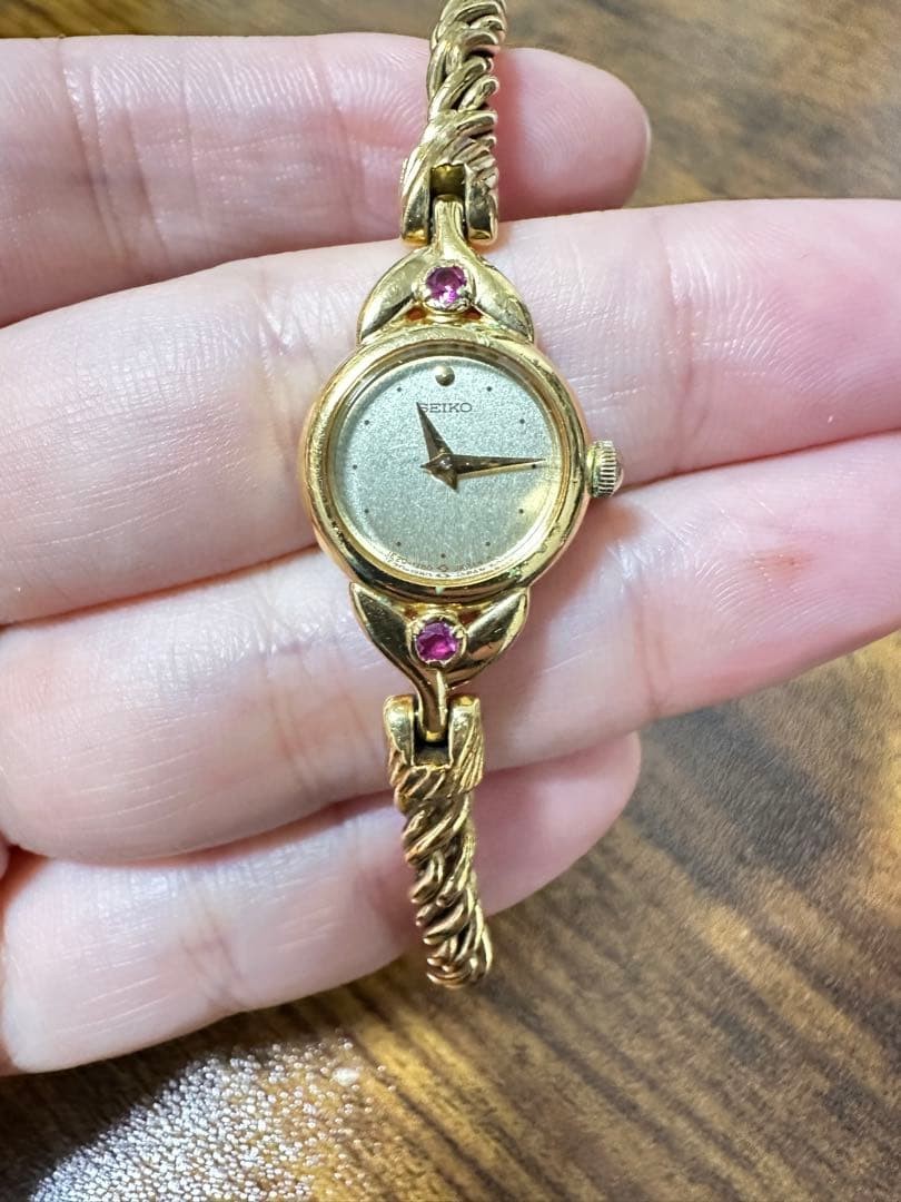 Seiko 1E20-0430 Women's Gold Vintage Watch with Color Jewels, JUNK