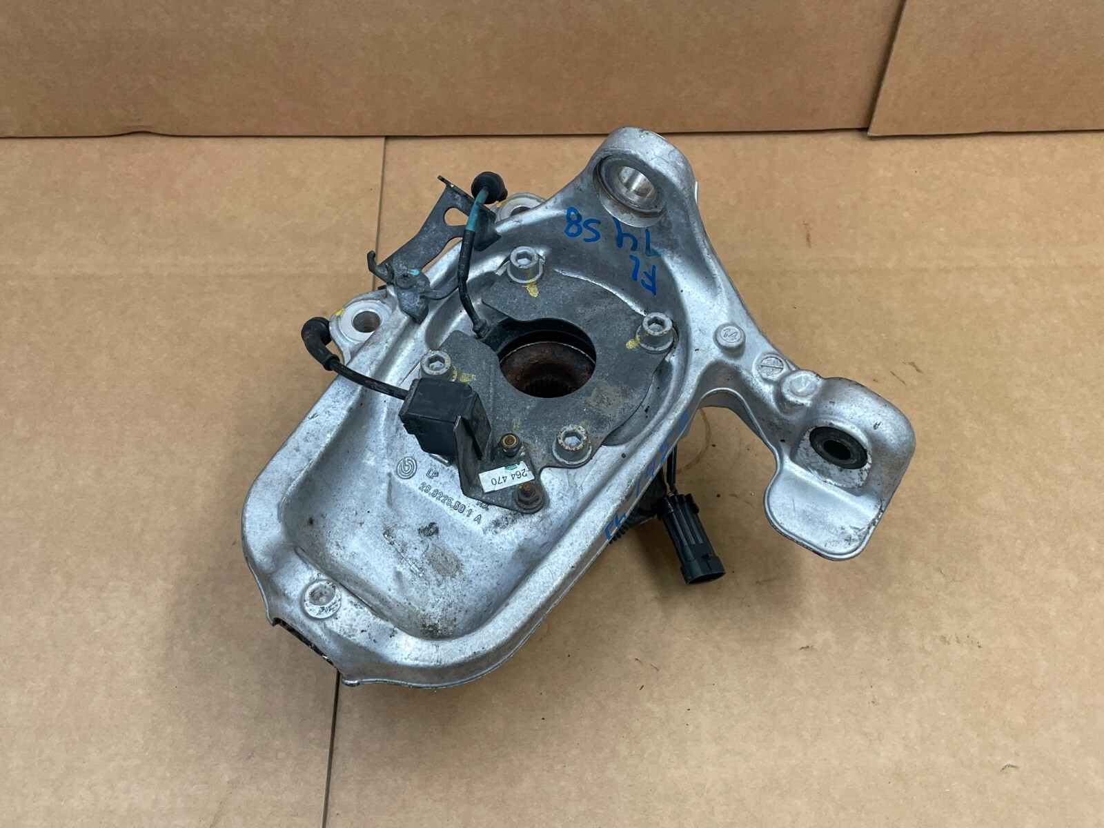 13 14 Maserati Granturismo M145 Front Left Spindle Knuckle Hub RWD 1458 OEM