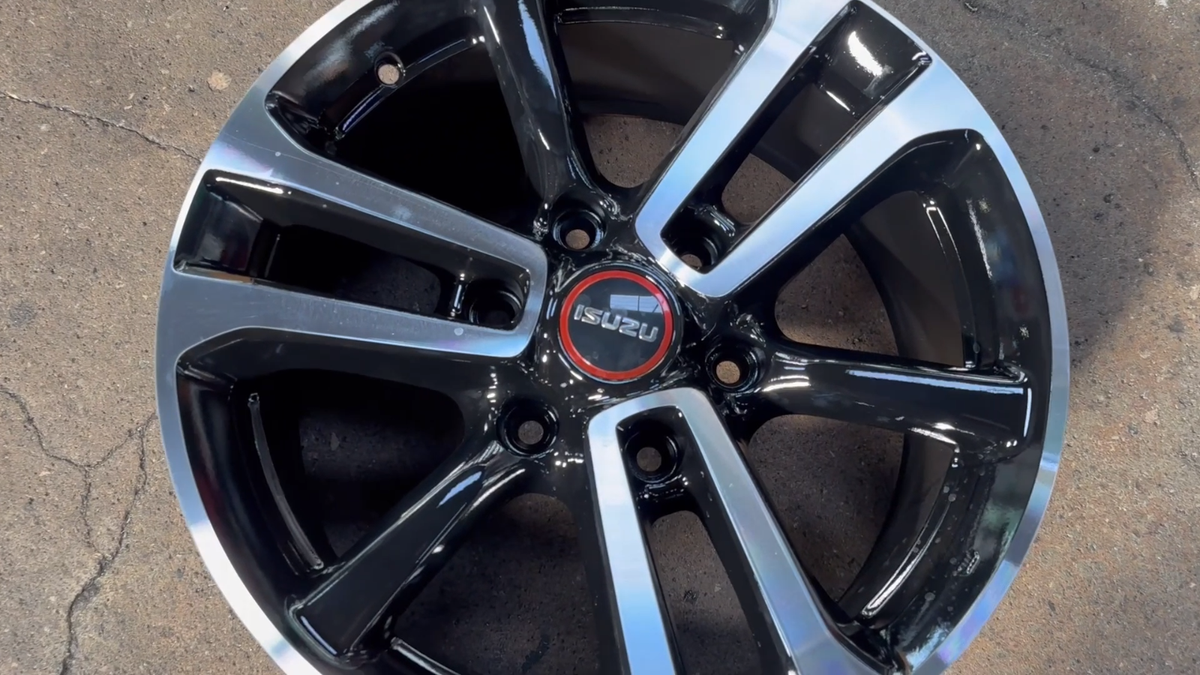 Genuine Used 17x7J inch ISUZU DMAX (4 Wheel) 6x139.7 GLOSS BLACK
