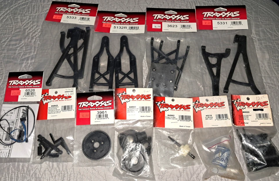 Vintage RC Parts Lot x63 ~ TRAXXAS ~ Revo, Slash, Tmaxx, Etc - Image 3 of 4