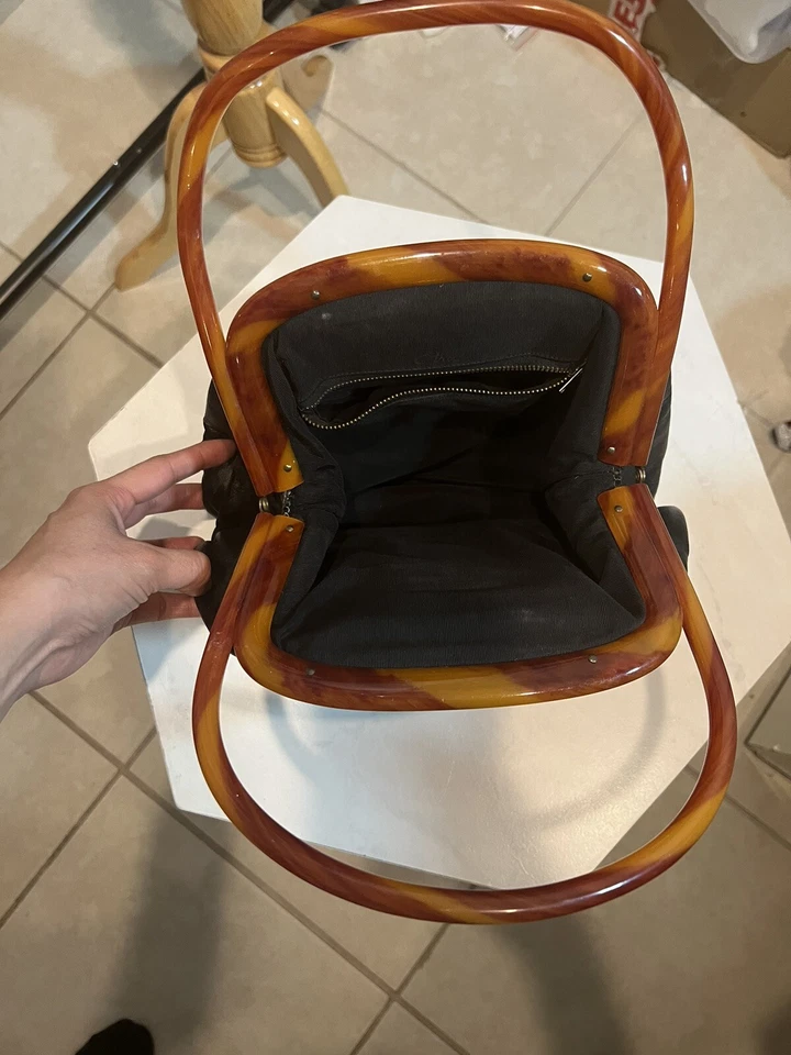 Bolso de mano vintage ETRA de cuero con marco Lucite negro Foto 3 de 4