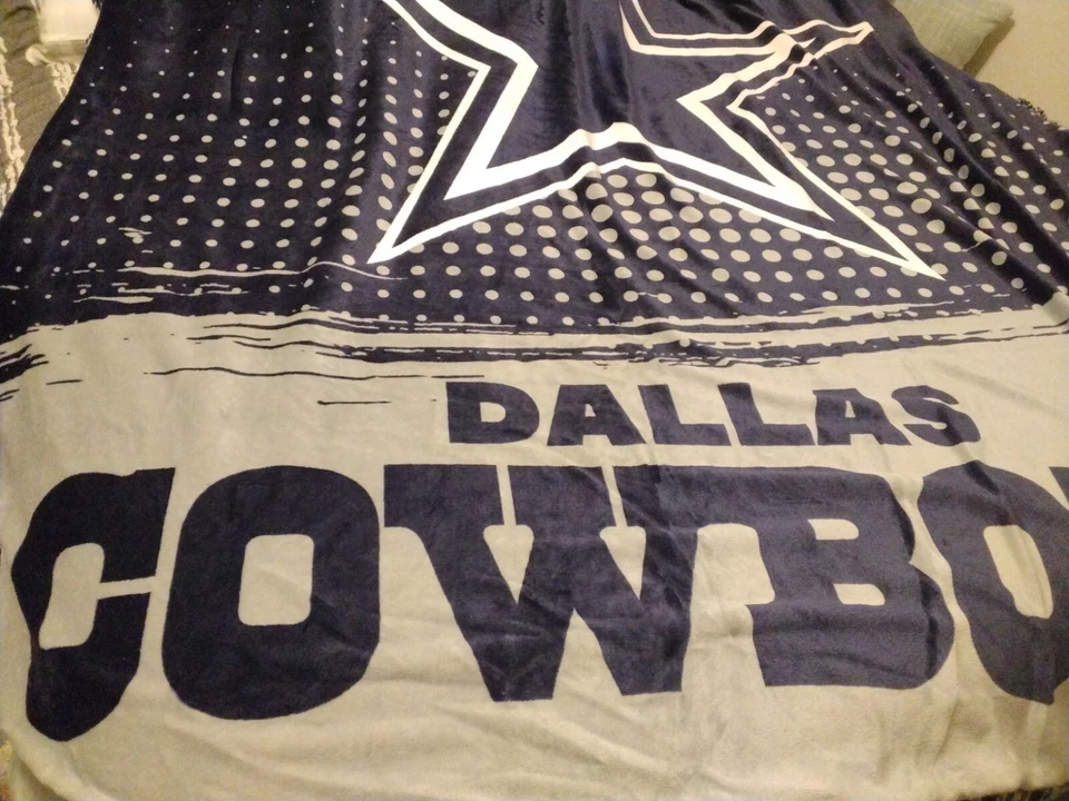 Dallas Cowboys, Texas Oversize Reversible Cloud Sherpa Throw Blanket wRuffle NFL - Image 2 of 4