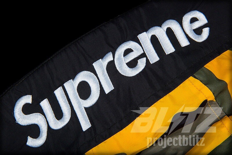 FW17 SUPREME HOODED LOGO HALF ZIP PULLOVER JACKET YELLOW CAMO SIZE