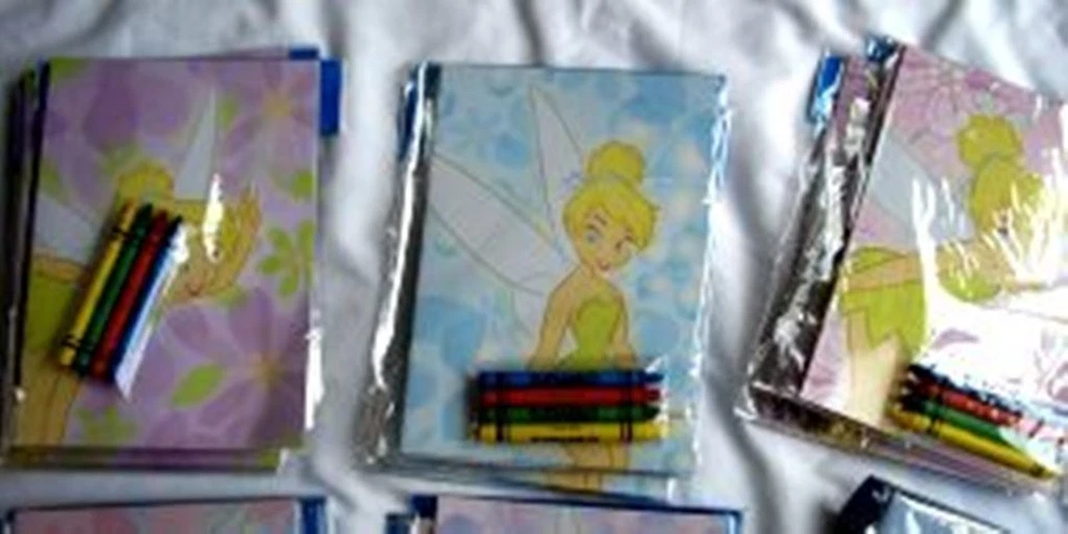 12 libros para colorear Campanilla de Disney con 48 crayones conjunto niñas fiesta bolsa relleno Foto 3 de 4
