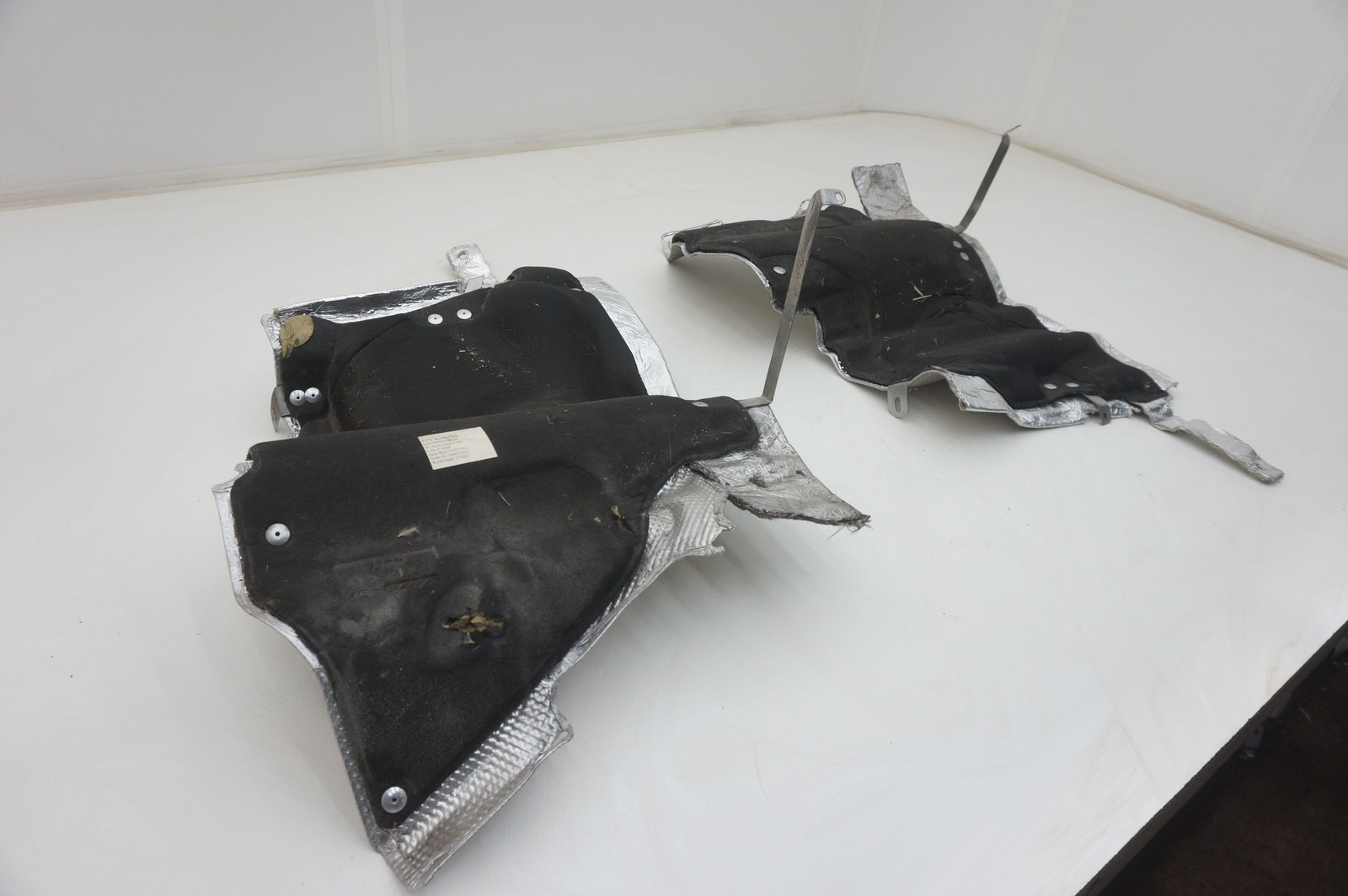 Set 2 Rear Left Right Fuel Tank Heat Shield 320230 Ferrari 488 Spider 2017 *Note