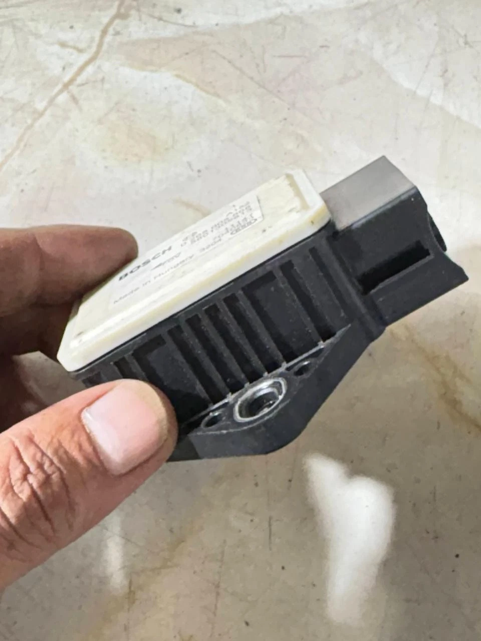 Bosch Iveco Daily yaw sensor side connector and mounting view