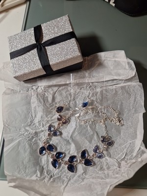 Avon Silber und Blau Halskette und Ohrringe Set