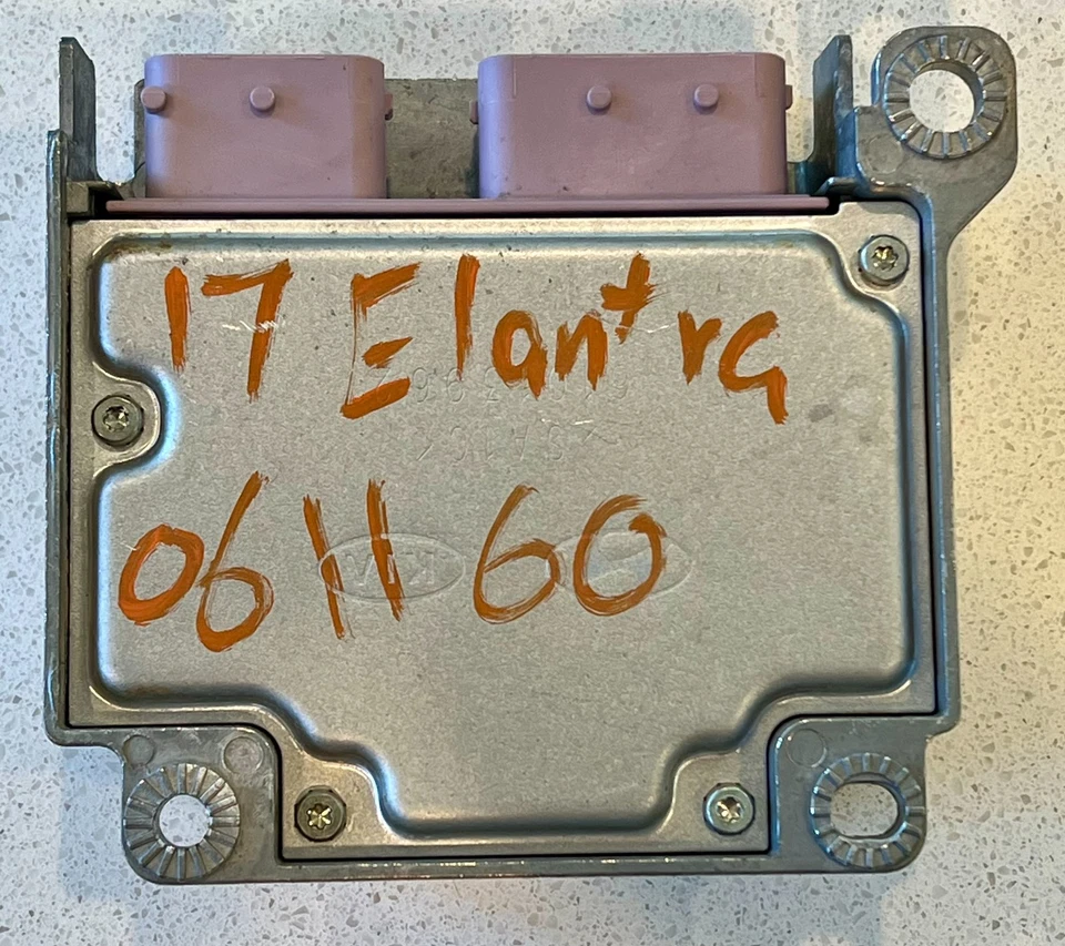 Unidade de módulo de controle Hyundai Elantra 2017-2018 fabricante de equipamento original 95910-F2000 - Imagem 2 de 3