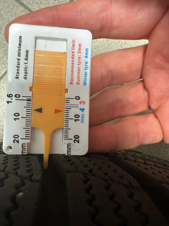 Kompletträder Winterreifen+Alufelgen 205/45R17 Hergestellt 16/23 mit ca. 6mm - Bild 4 von 4