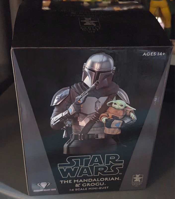 STAR WARS, GENTLE GIANT, MANDALORIAN &GROGU BUST