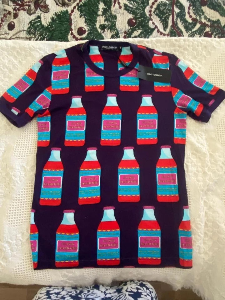 NUEVO CON ETIQUETAS DOLCE & GABBANA Camiseta Algodón Amore Love Elixir Botella Logo Estampado Púrpura XS Foto 4 de 4