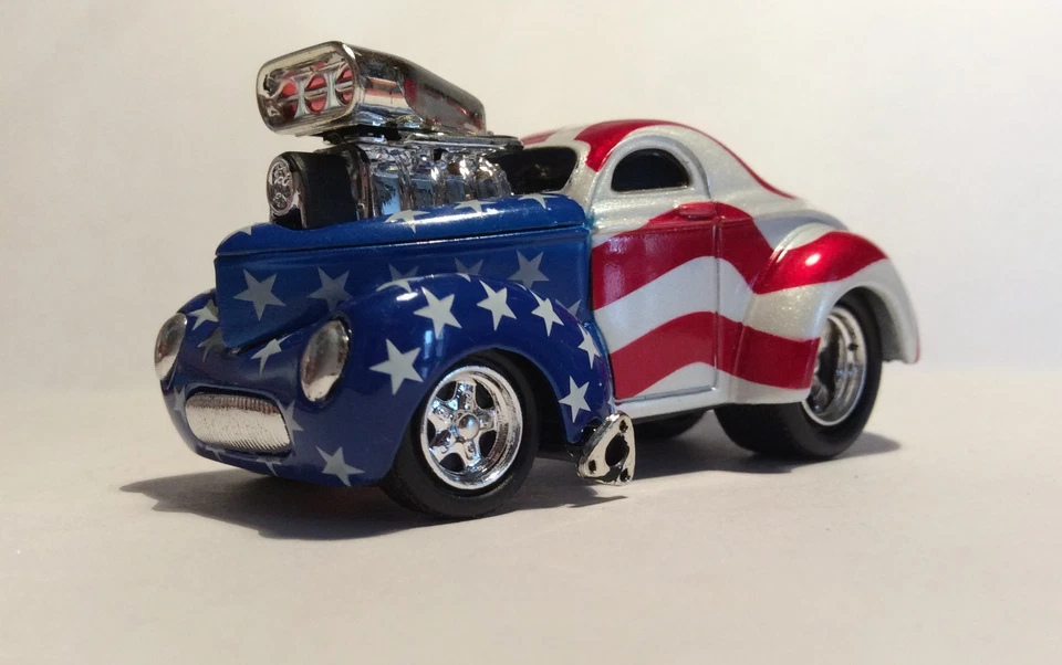 MUSCLE MACHINES STARS & STRIPES 1941 41 WILLYS COUPE LIMITED EDITION 1/64 - - Image 3 of 4