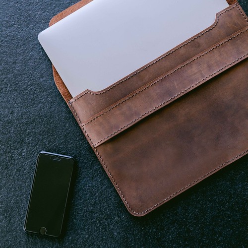 Leder Hülle für MacBook Pro 15" (2016-2019) - Handgefertigt & Fair - "Fernando" - Bild 4 von 6