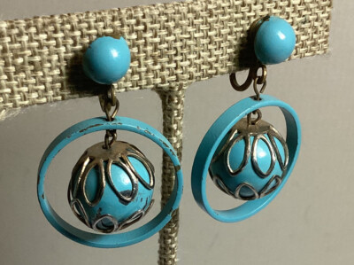 PRETTY RETRO COOL ENAMEL PAIR OF TURQUOISE COLOR SCREWBACK DANGLE HOOP EARRINGS 