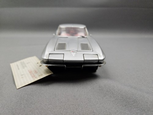 Franklin Mint 1963 Chevrolet Corvette Stingray Model Car Nice Condition - Picture 2 of 10