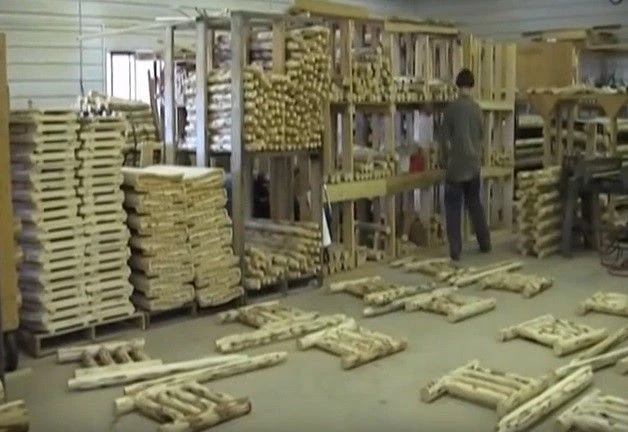 SILLAS DE COMEDOR RÚSTICAS ACOLCHADAS CON TRONCOS Silla de madera Asiento tapizado Hecho por Amish Foto 4 de 4