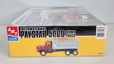 AMT ERTL International Paystar 5000 Dump Truck 1/25 Model Kit