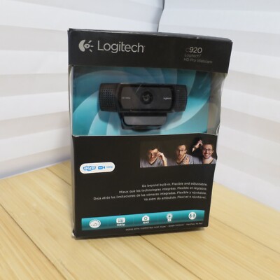 Logitech HD 1080p Pro Webcam C920 Carl Zeiss Optics (sealed, box shows wear)