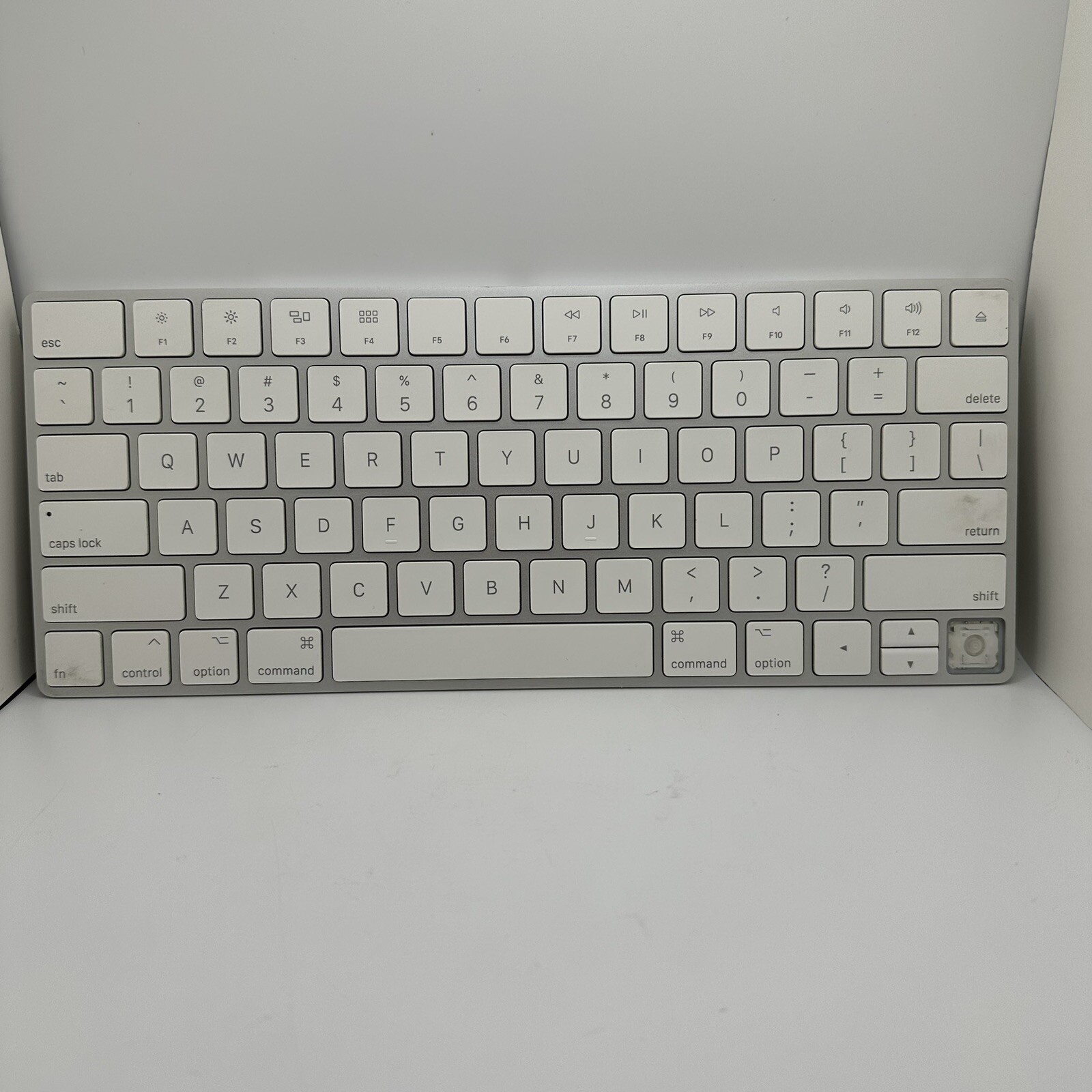 Apple Magic Keyboard Model A1644 Wireless Bluetooth US Layout - Missing Button