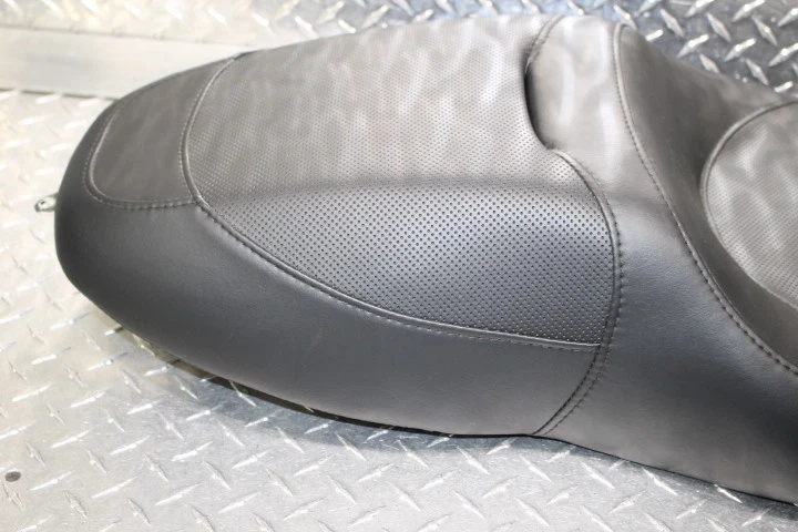 2008 - 2017 年 Harley Davidson Touring 低原始设备制造商库存座椅垫 P52000157 — 第 2/4 张图片