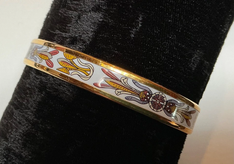 Brazalete Esmalte HERMES PM 65 Brazalete Estrecho Borde Dorado, Rojo Óxido, Amarillo, Blanco Foto 3 de 4