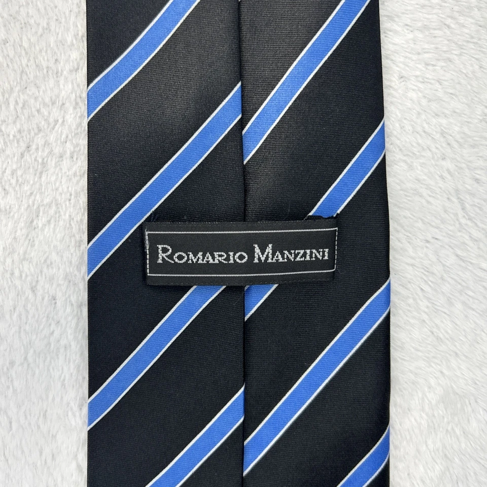 Corbata para hombre Romario Manzini negra azul a rayas 3,75”x 59” 100 % poliéster Foto 2 de 4