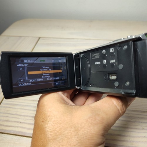 SILVER Sony Handycam DCR-SX63 16GB camcorder + Battery - Picture 6 of 10