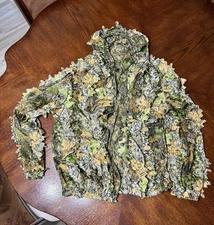 Men’s Large New Camouflage Ghillie Hunting Suit.