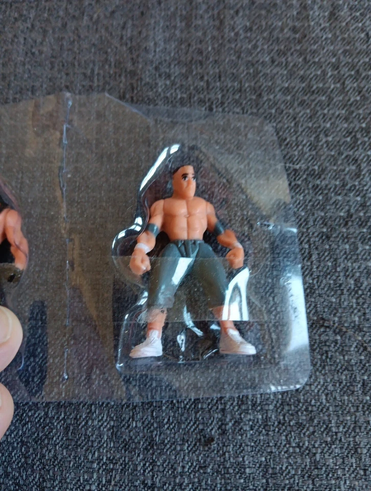 Lote de 12 mini figuras de acción WWE Micro Aggression 2" Jakks Pacific 2006 Cena Foto 2 de 4