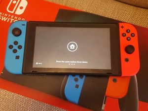 Nintendo Switch 32GB neonblau und rot Konsole (Verlängerte Akkulaufzeit Ver)