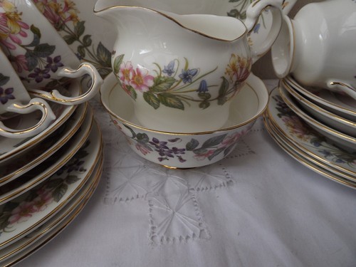 Paragon "Country Lane" 21 piece Tea Set - Porcelain china - Made in England - Picture 5 of 18