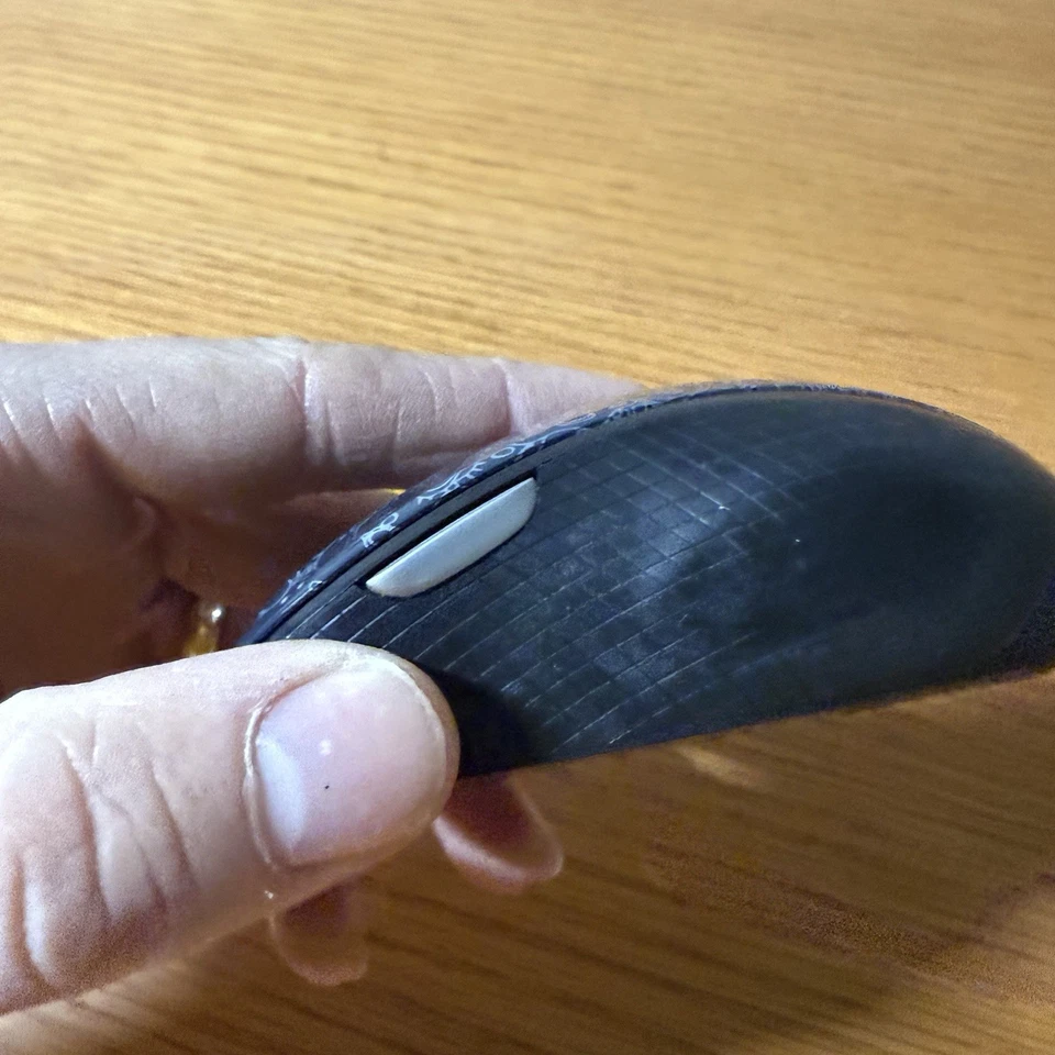 Microsoft Wireless Mobile Mouse 4000 Model 1383 USB 4-way Scroll Wheel NO DONGLE - Image 4 of 4