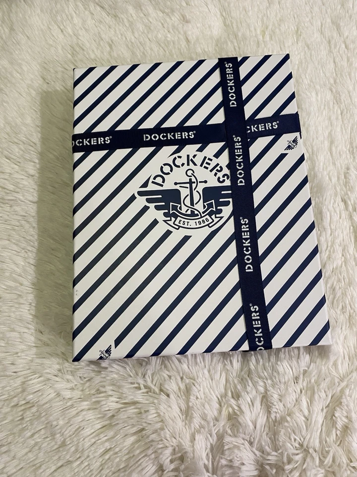 Juego de caja de regalo de vacaciones Dockers bufanda e hiedra para hombre L/XL nuevo precio de venta sugerido por el fabricante $60 Foto 2 de 3