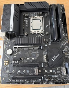 MSI PRO Z690-A WIFI ATX LGA1700 + Intel Core i7-12700K + 32GB 5600MHz DDR5