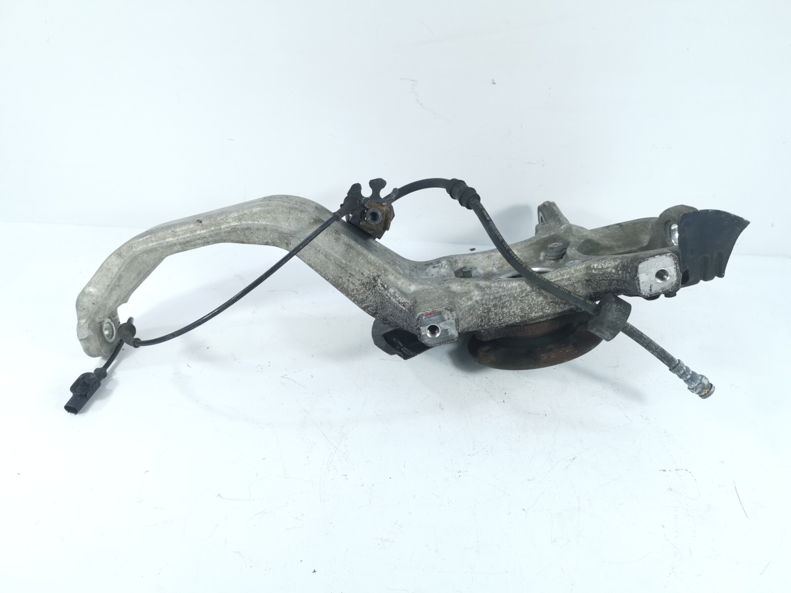 17-20 MASERATI Levante FRONT RIGHT PASSENGER SIDE SPINDLE KNUCKLE HUB 670034831