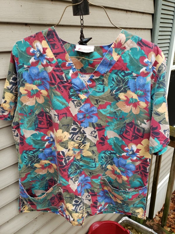Fashion Scrubs Medium Floral Top tropical