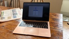 13-inch MacBook Air: 1.6GHz dual-core 8th-generation Intel Core i5, Gold