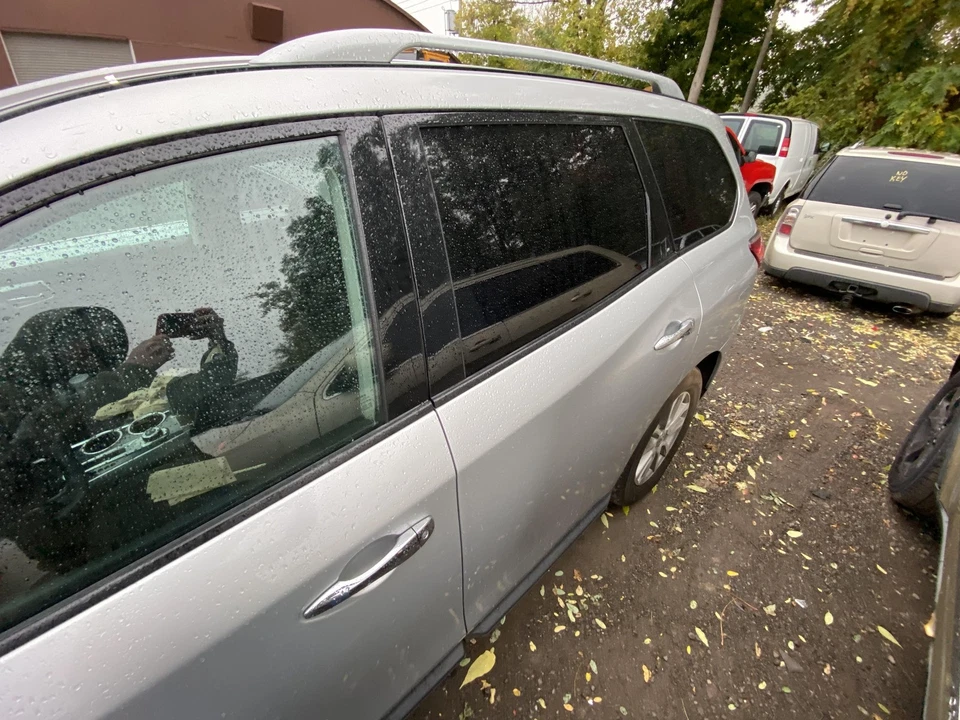 Used Rear Left Door Assembly Rear Side fits: 2016 Nissan Pathfinder electric w/o Foto 4 de 4