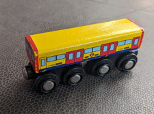 Wooden Train Bigjigs London Underground District Line Passenger Carriage 1/2