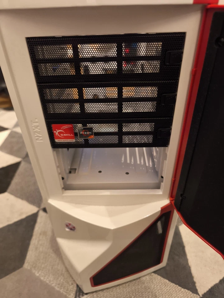 NZXT Phantom – Urvariante (Weiß/Rot) mit USB-3.0-Panel - Bild 2 von 4