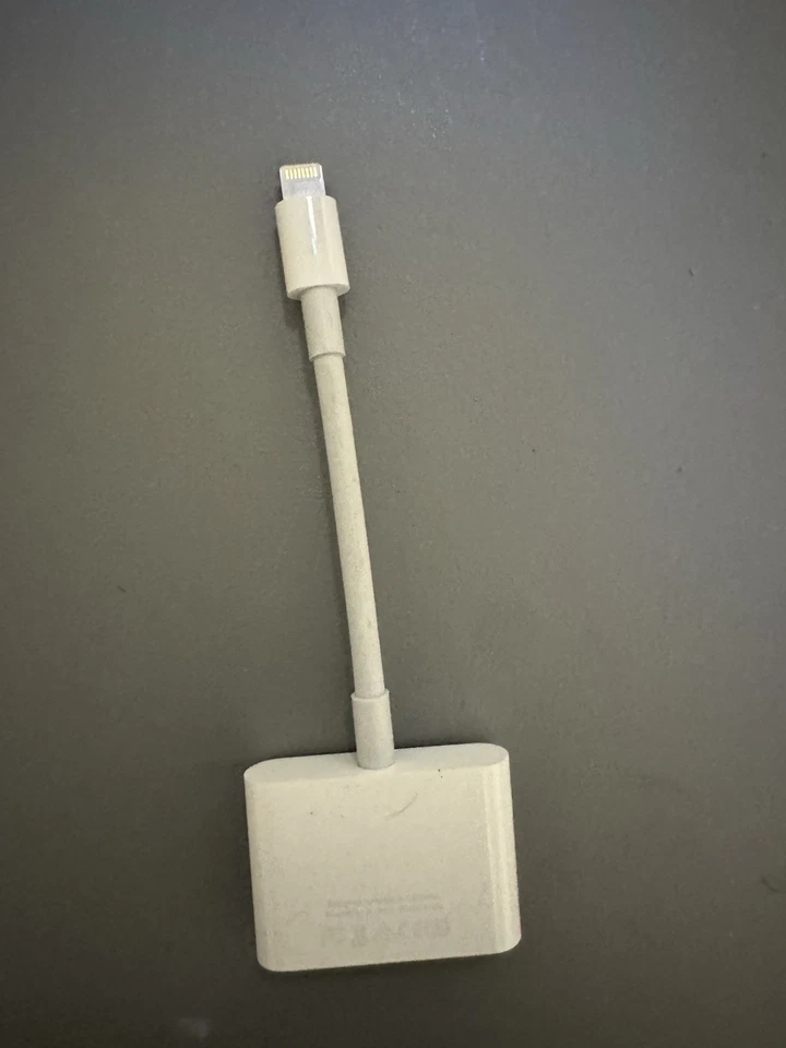 Lightning Digital AV Adapter w/HDMI Cable (3ft) & USB-C to Lightning Cable (1m) - Image 3 of 4